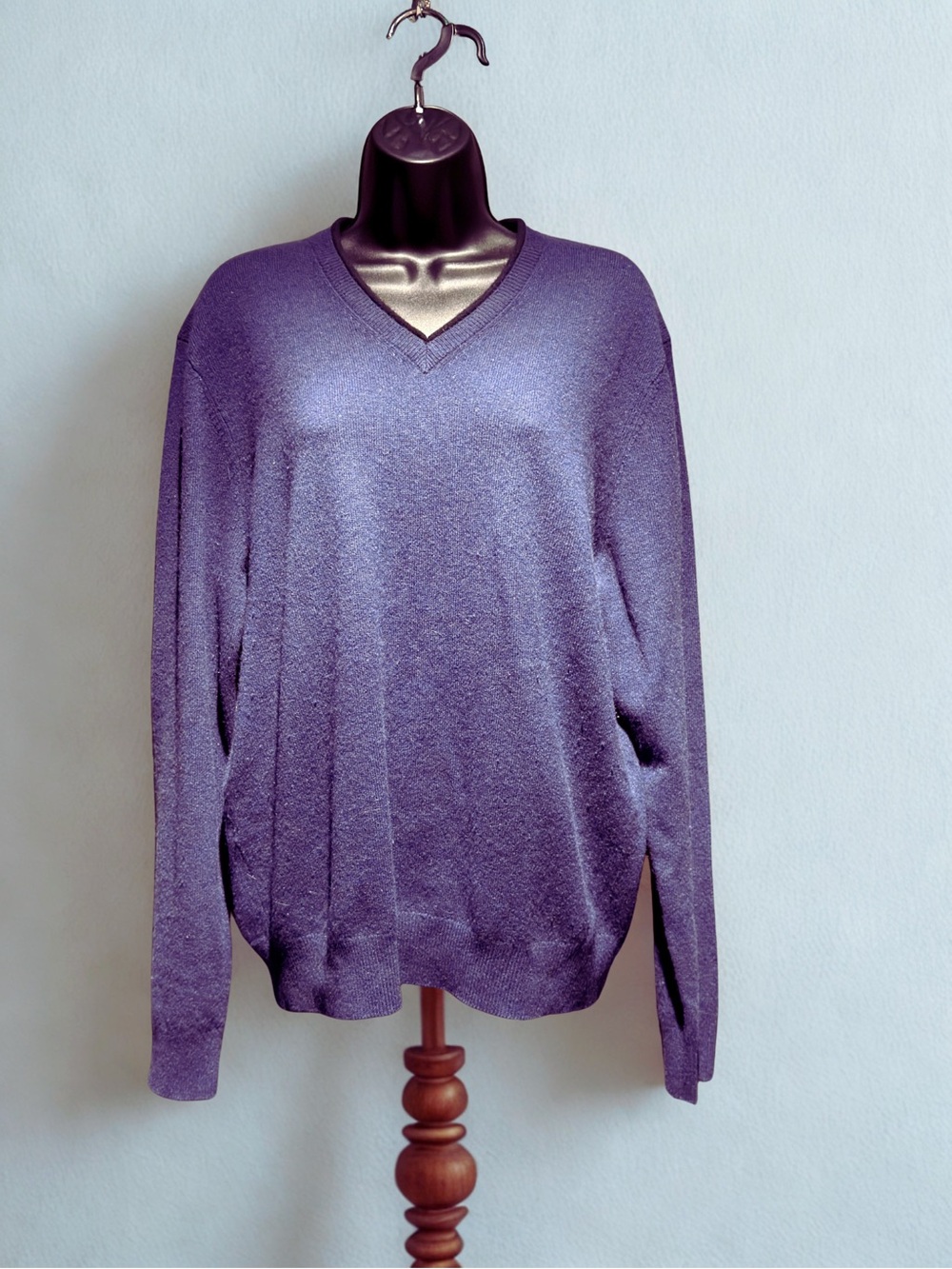 Neiman Marcus Men's V-Neck 100% Cashmere Sweater in Purple